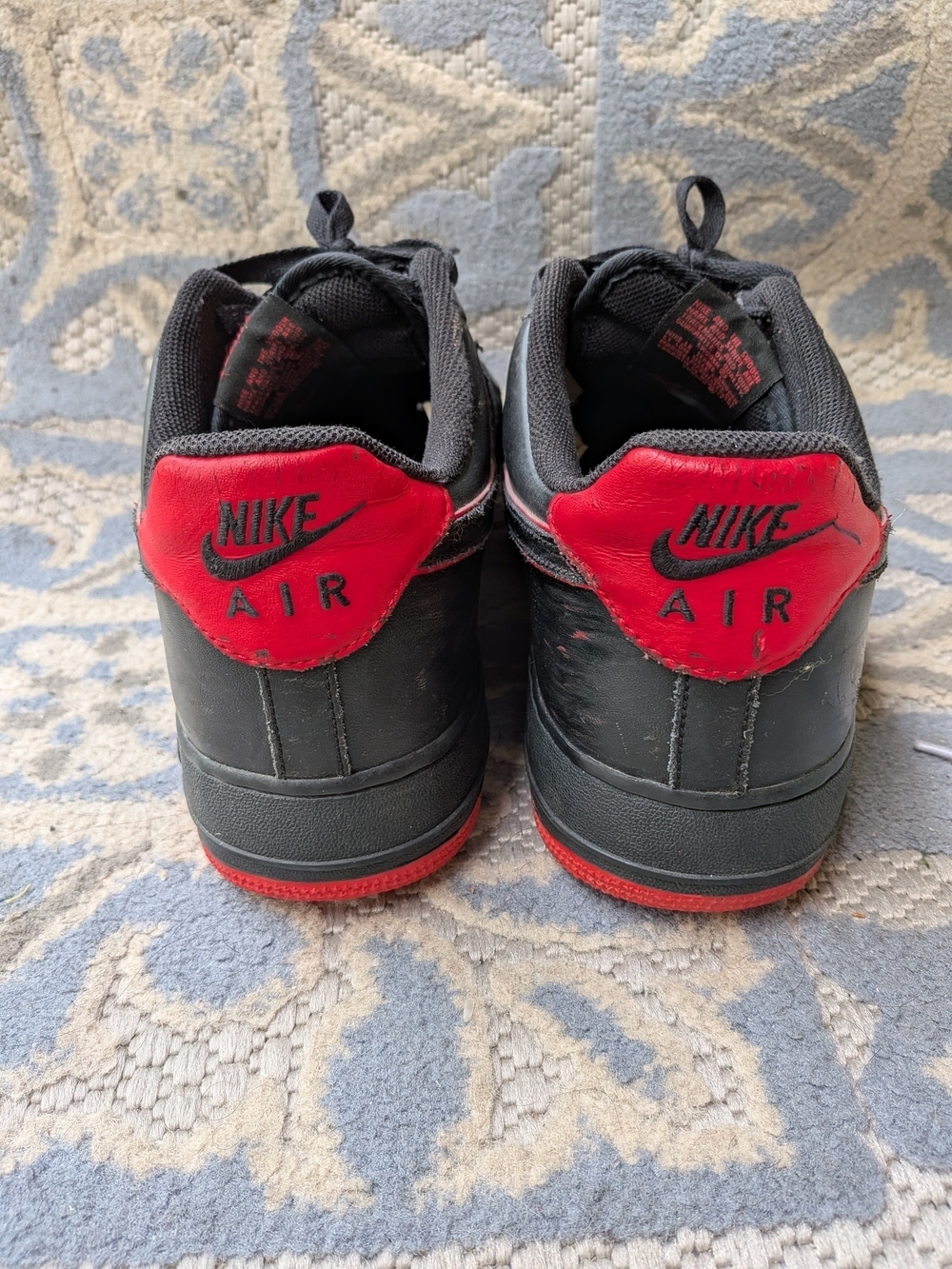 Nike Air Men's Black and Red Low-Top Sneakers